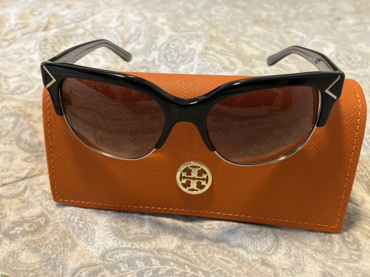 Tory Burch Sunglasses with Case and Pouch - photo 2