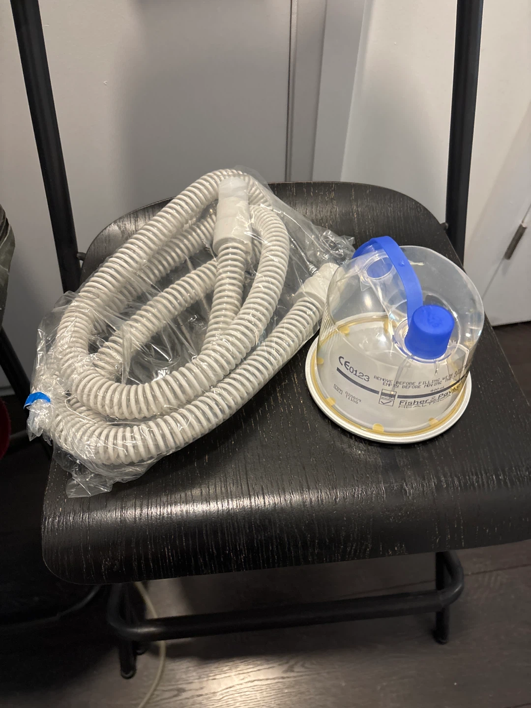 Fisher & Paykel HC221JHU CPAP Humidifier with Hose and Mask - photo 4