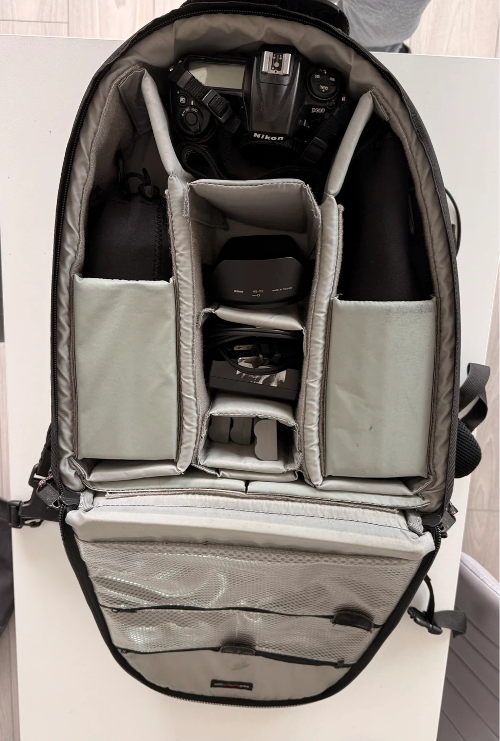 Nikon D300 Pro Bundle - 2 Lenses, Flash & Bag - photo 2