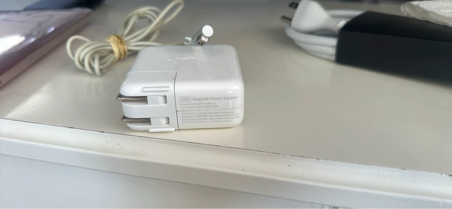 Apple 45W MagSafe Power Adapter - photo 4
