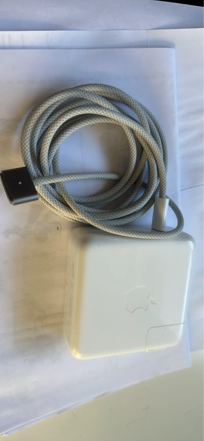 Apple 45W MagSafe Power Adapter - photo 3