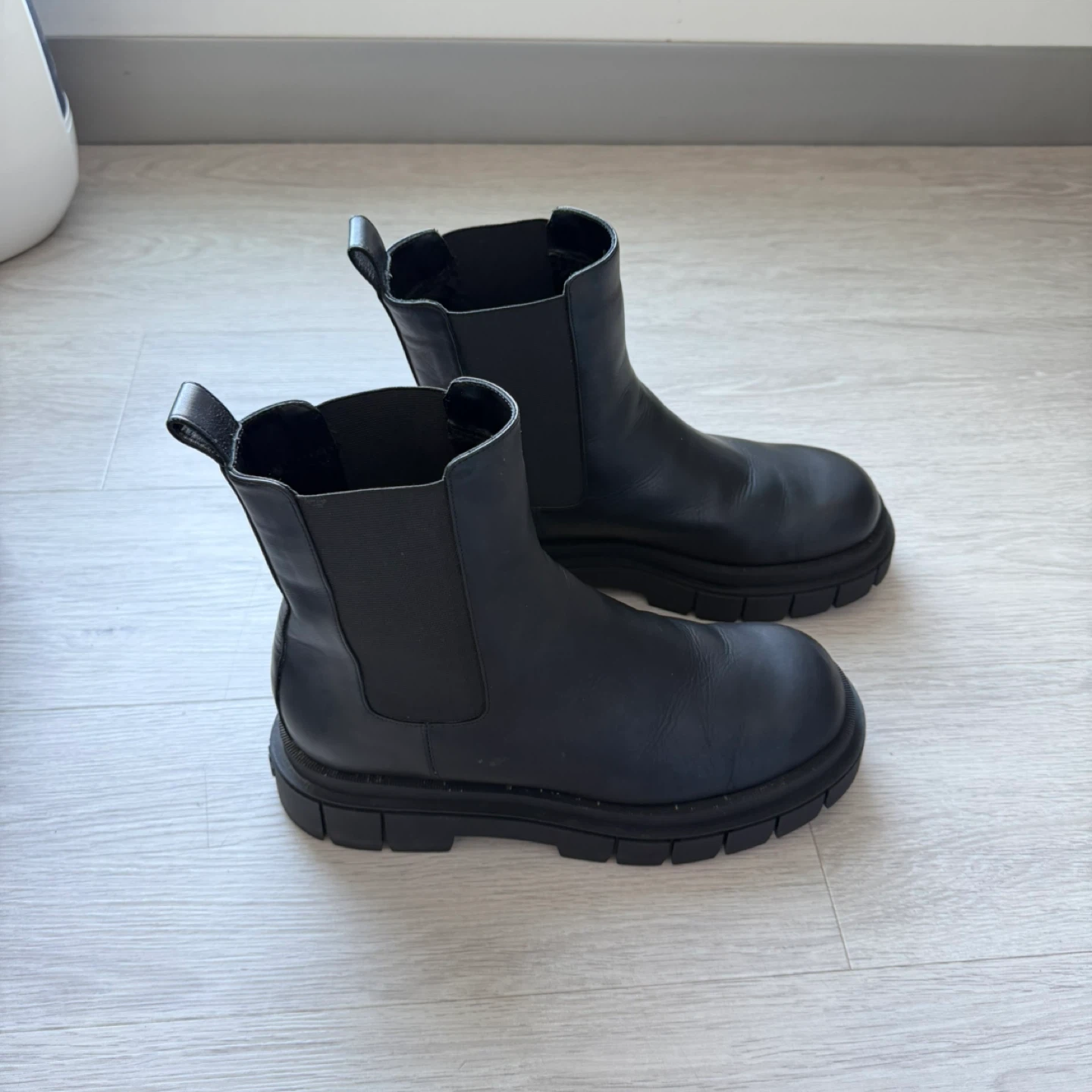 MACKAGE Black Leather Chelsea Boots - photo 2