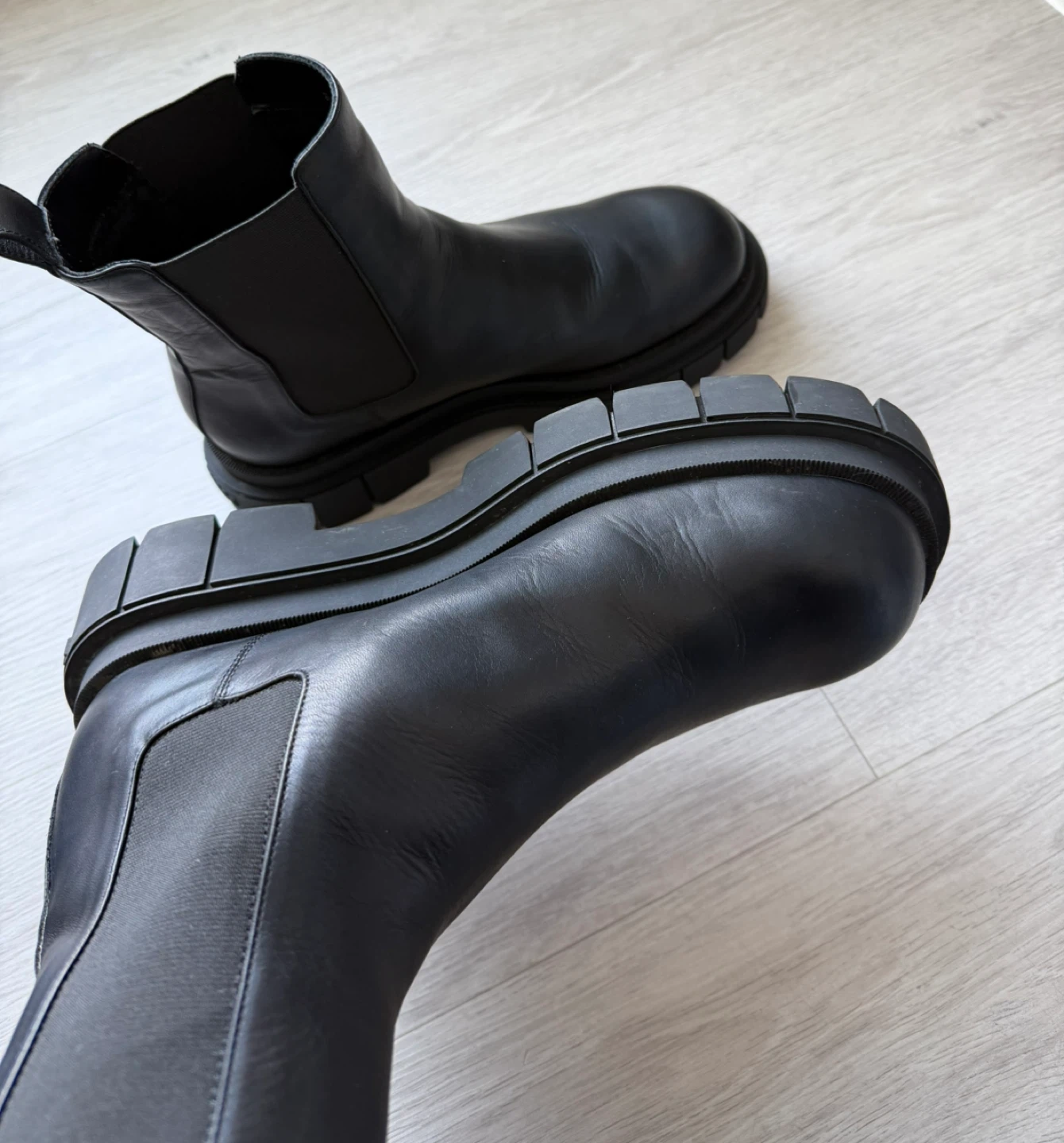 MACKAGE Black Leather Chelsea Boots - photo 3