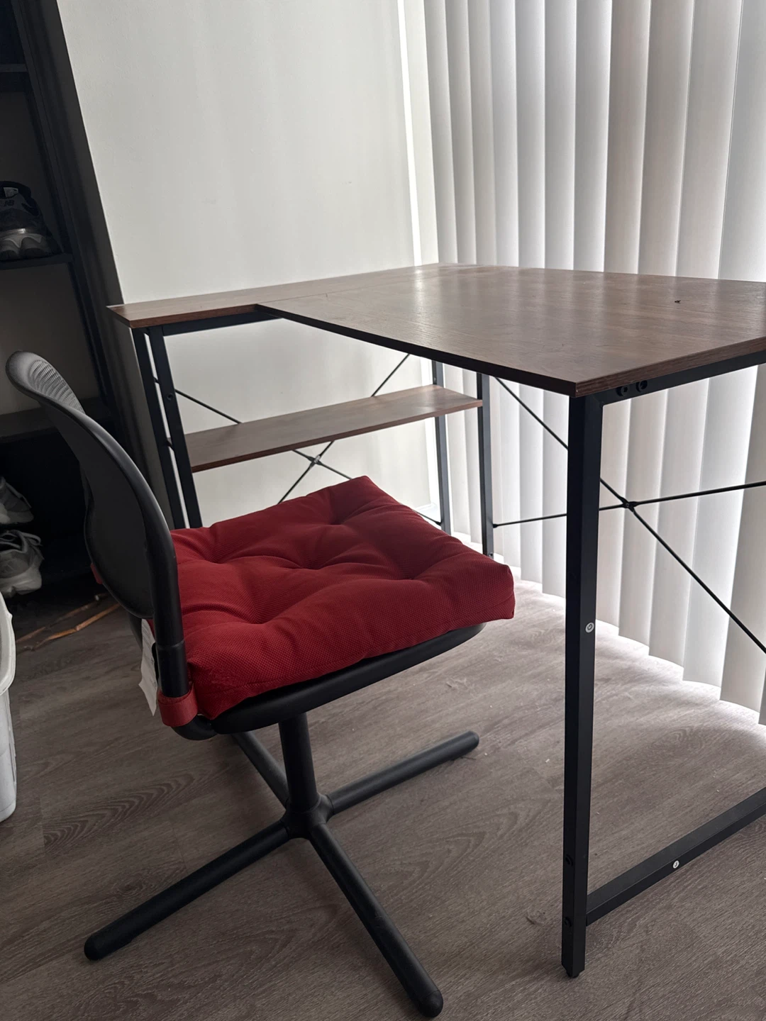 L-Shaped Corner Desk with Shelving - photo 4