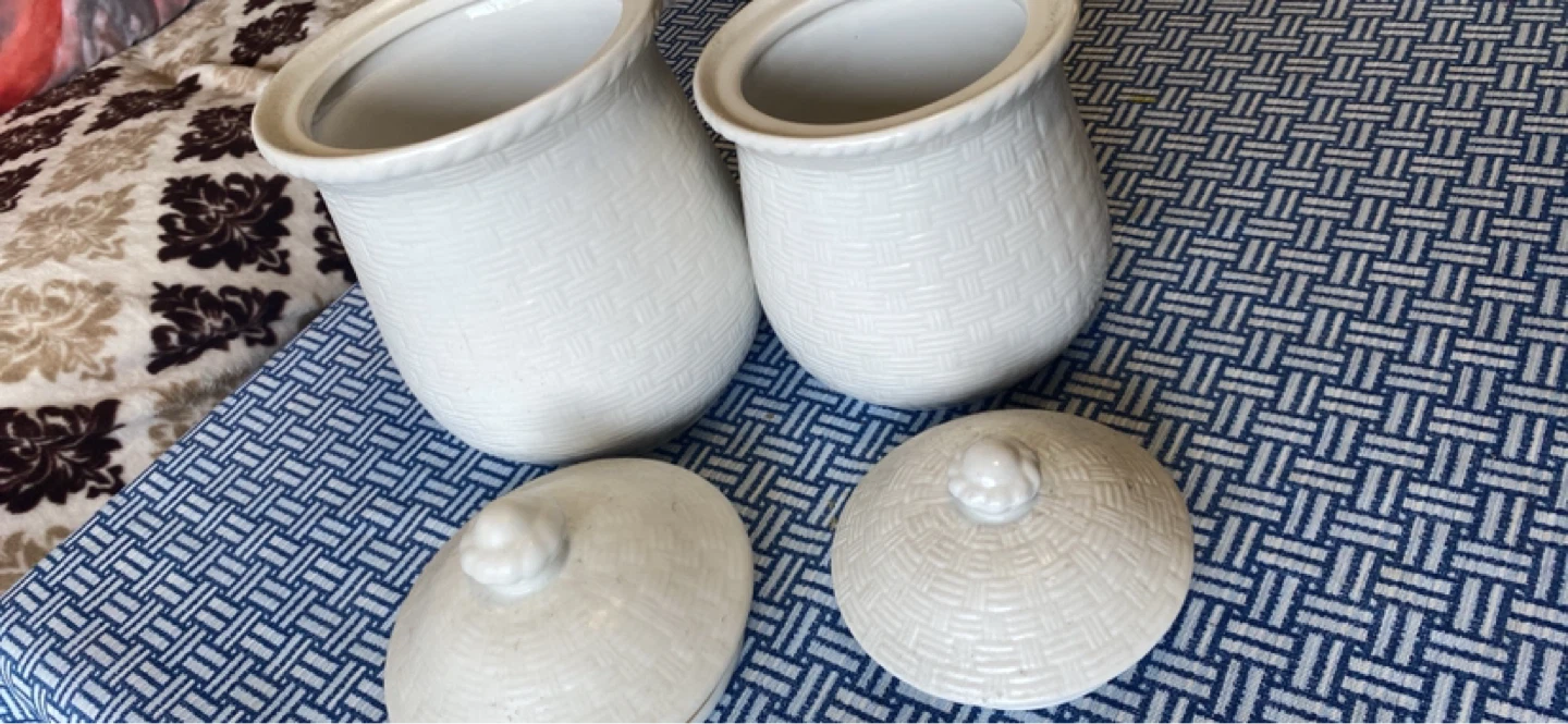 Set of 2 White Ceramic Canisters with Lids
