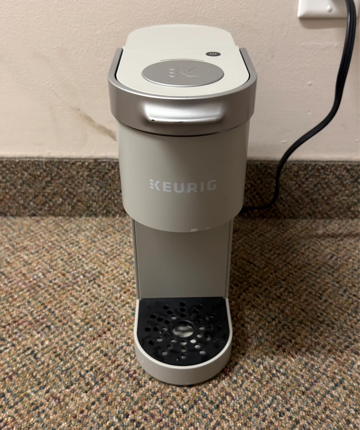 Keurig Coffee Maker – Powers On, Needs Repair (Internal Leak) - photo 2