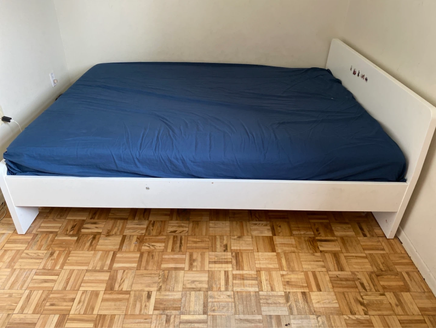 IKEA White queen bed Frame - photo 3