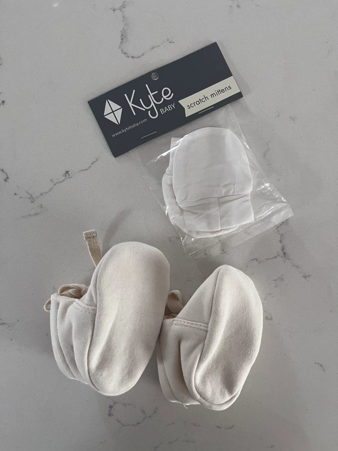 Kyte BABY & Quincy Mae Baby Booties & Scratch Mittens - photo 4