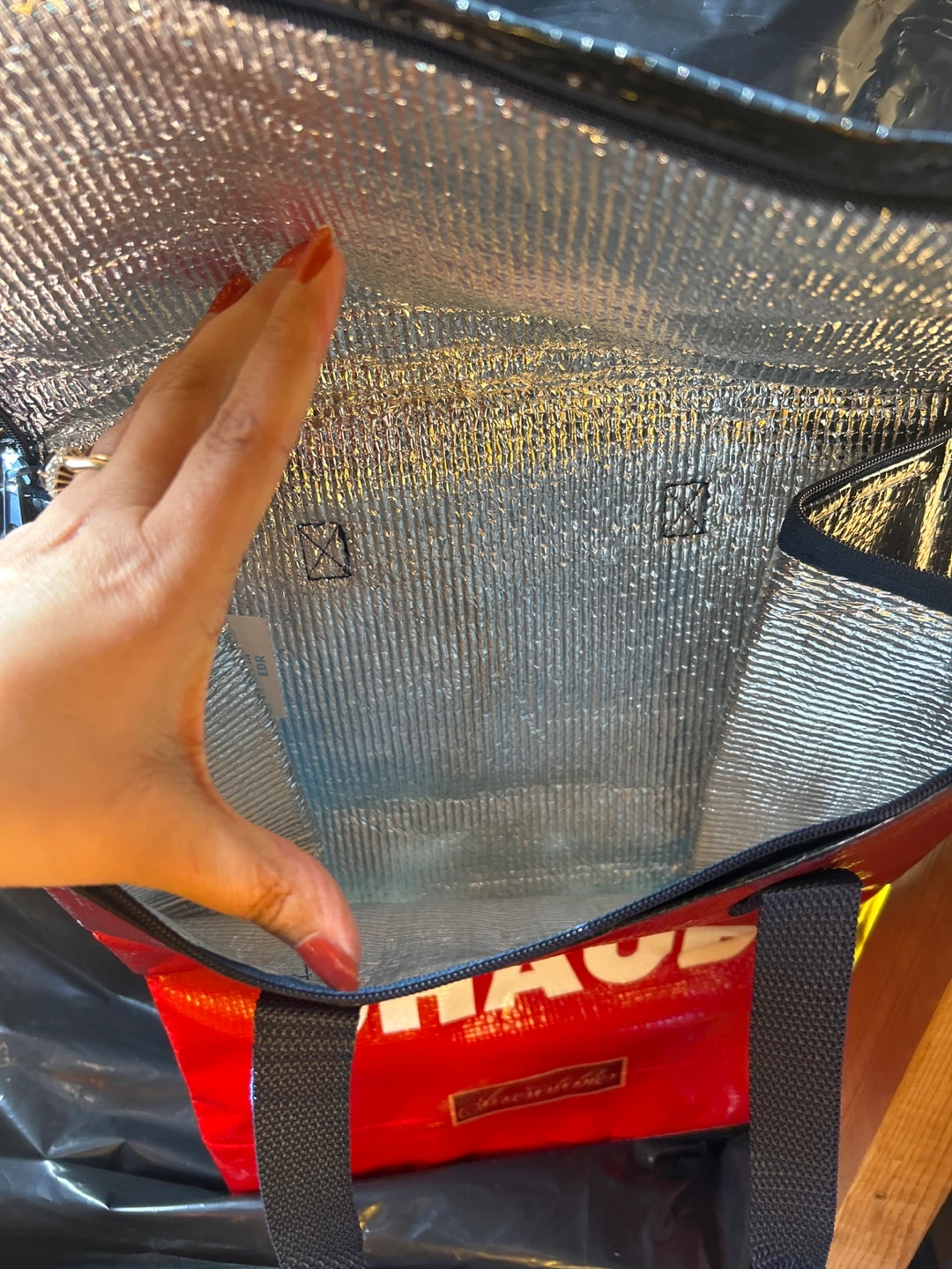 Irresistibles Insulated Lunch Bag - photo 2
