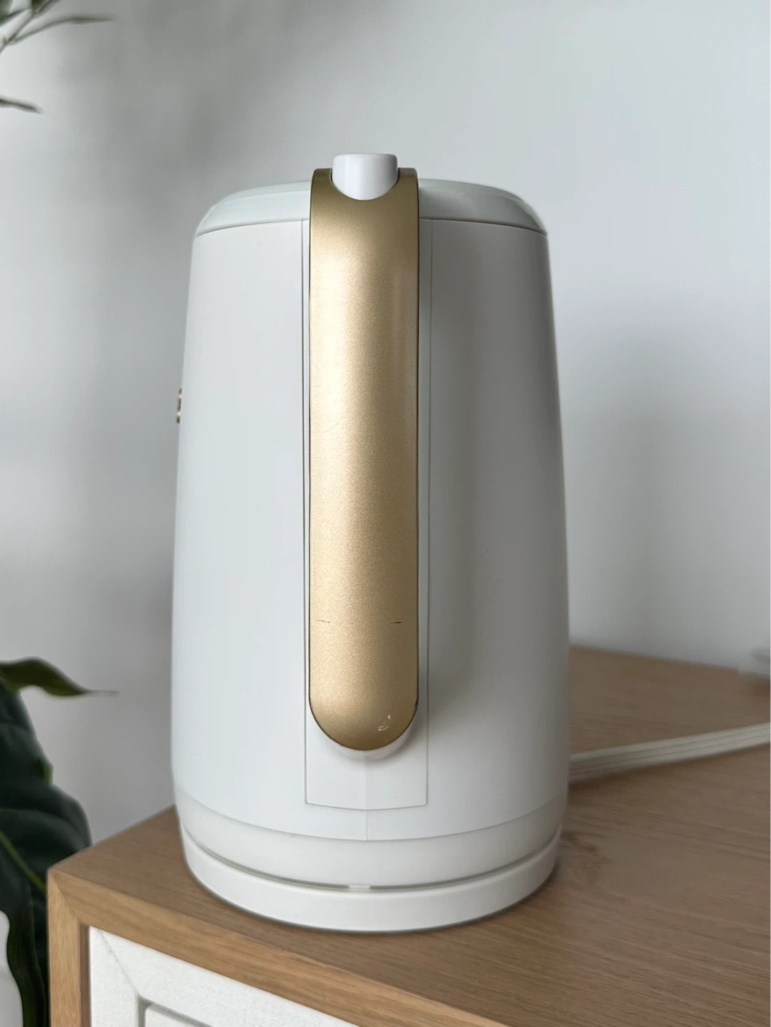 White Electric Kettle - photo 2