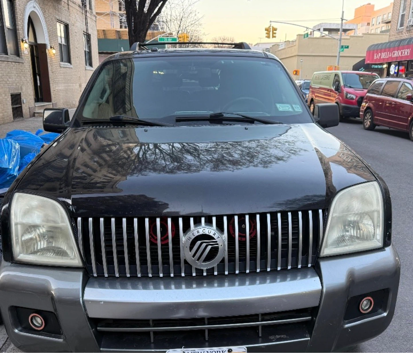 2007 Mercury Mountaineer in good condition.