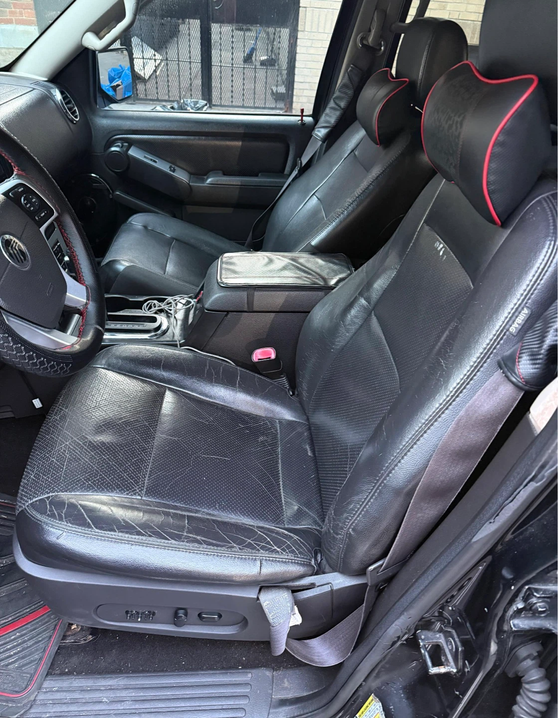 2007 Mercury Mountaineer in good condition. - photo 4