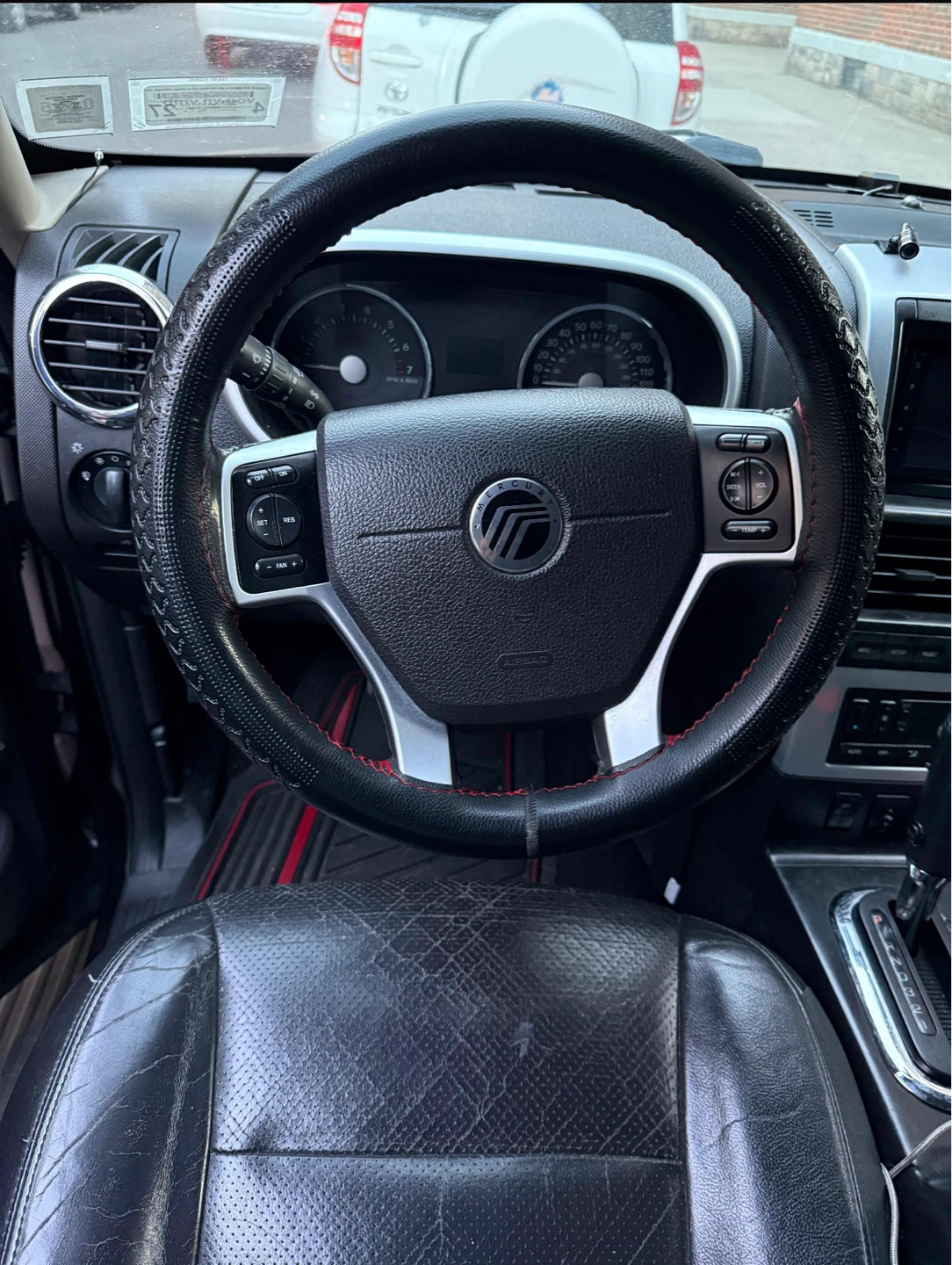2007 Mercury Mountaineer in good condition. - photo 3