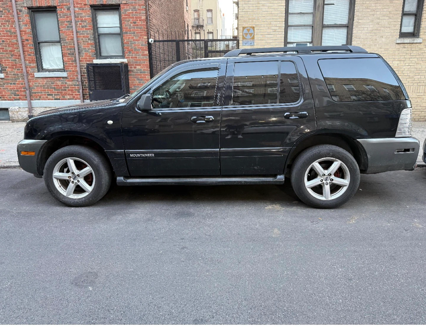 2007 Mercury Mountaineer in good condition. - photo 2
