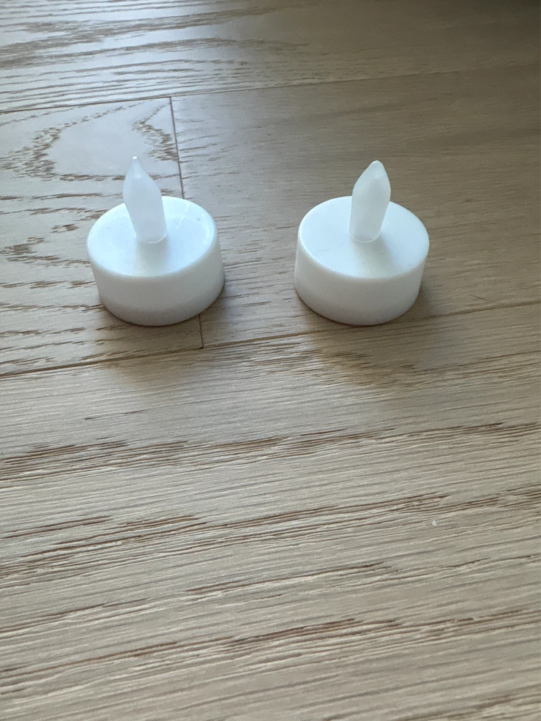 Small battery operated tea lights