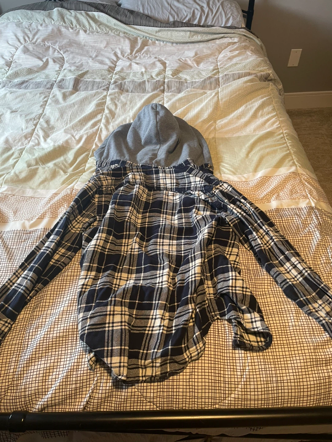 Medium Old Navy Flannel Hoodie - photo 2