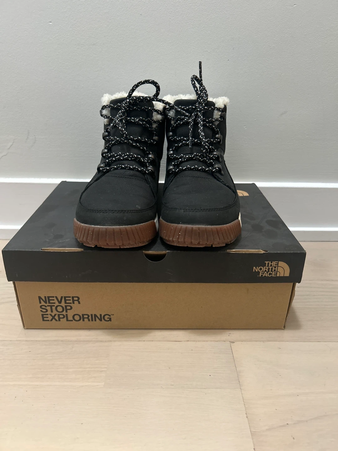 The North Face Winter Boots Size 6 - photo 2