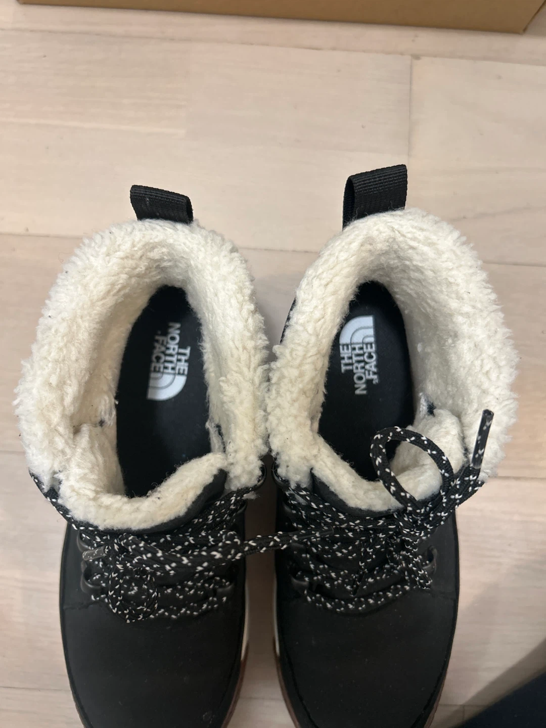 The North Face Winter Boots Size 6 - photo 4