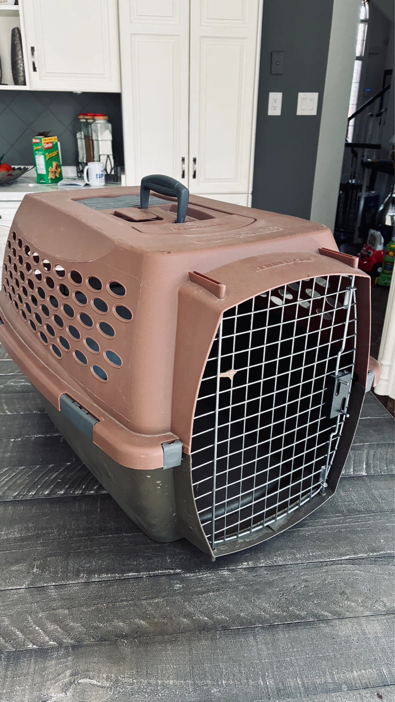 “Petmate” Kennel Cab small dog/cat kennel