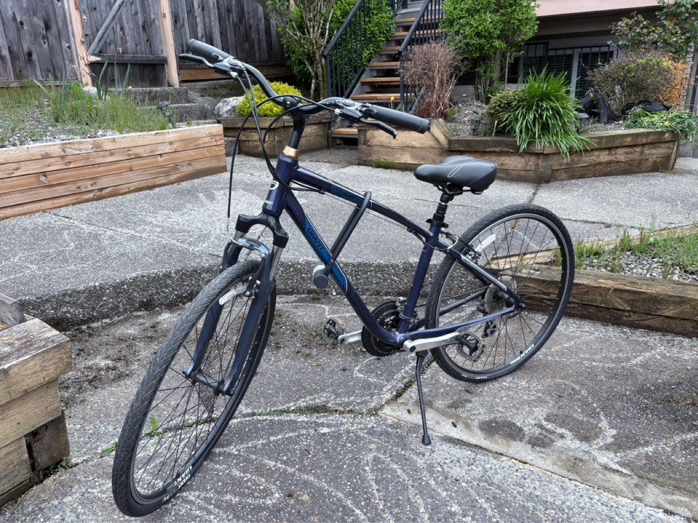 Giant Hybrid Bike - photo 5