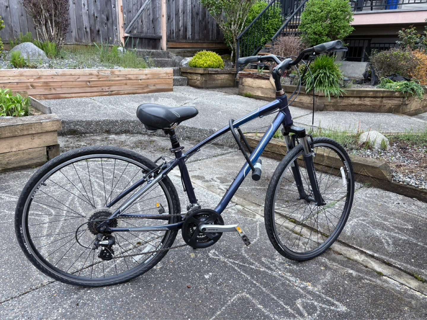 Giant Hybrid Bike - photo 3