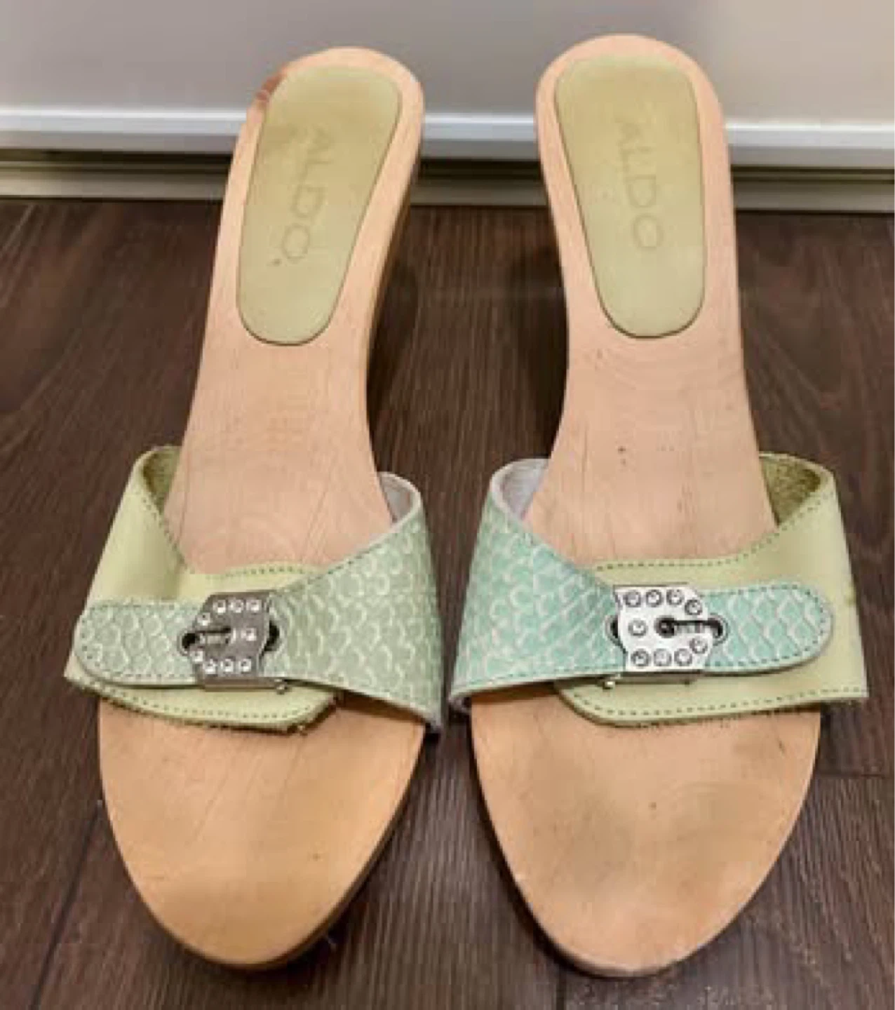Woman’s Aldo formal heels size 7