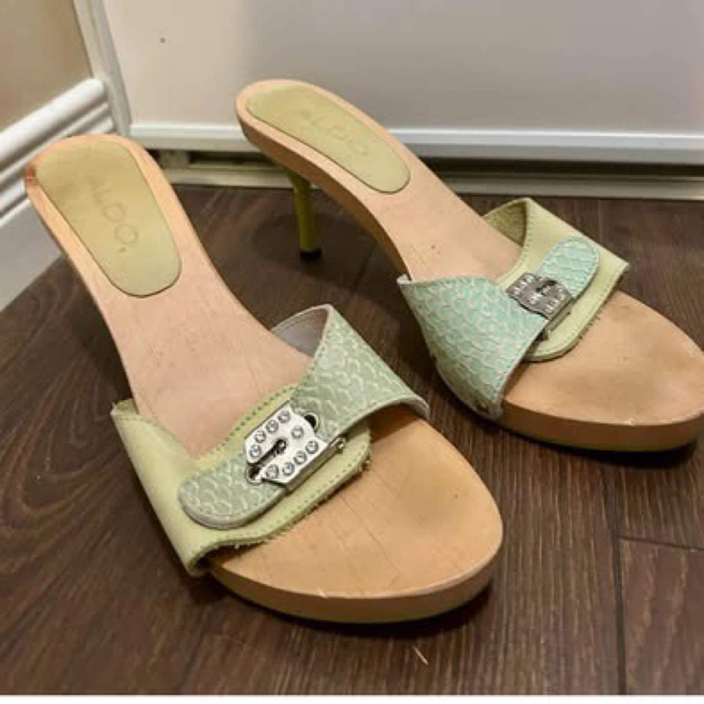 Woman’s Aldo formal heels size 7 - photo 2
