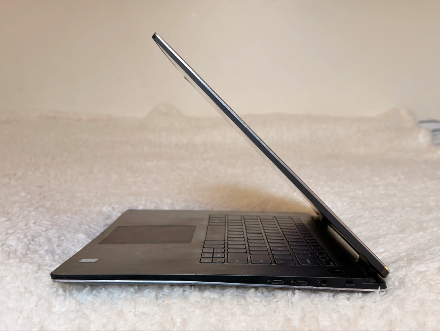 Dell XPS 15 9575 Laptop — i7-8th / 16GB / 256GB / Radeon RX - photo 4