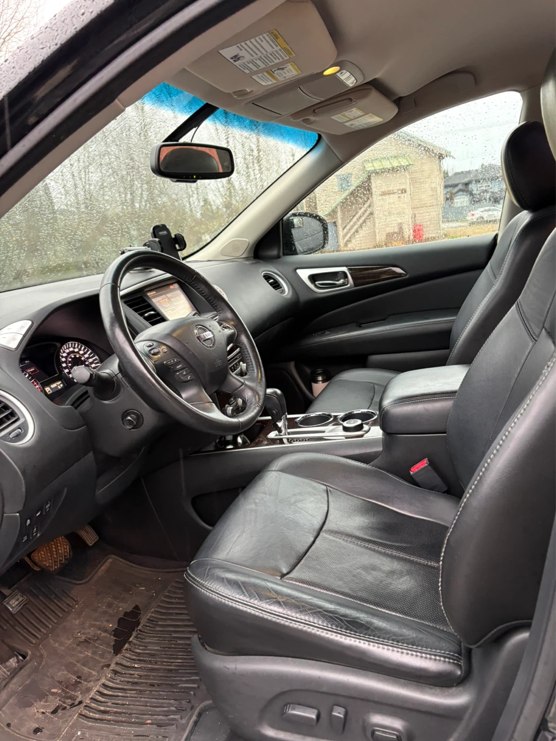 Black Nissan Pathfinder platinum 4WD - photo 4