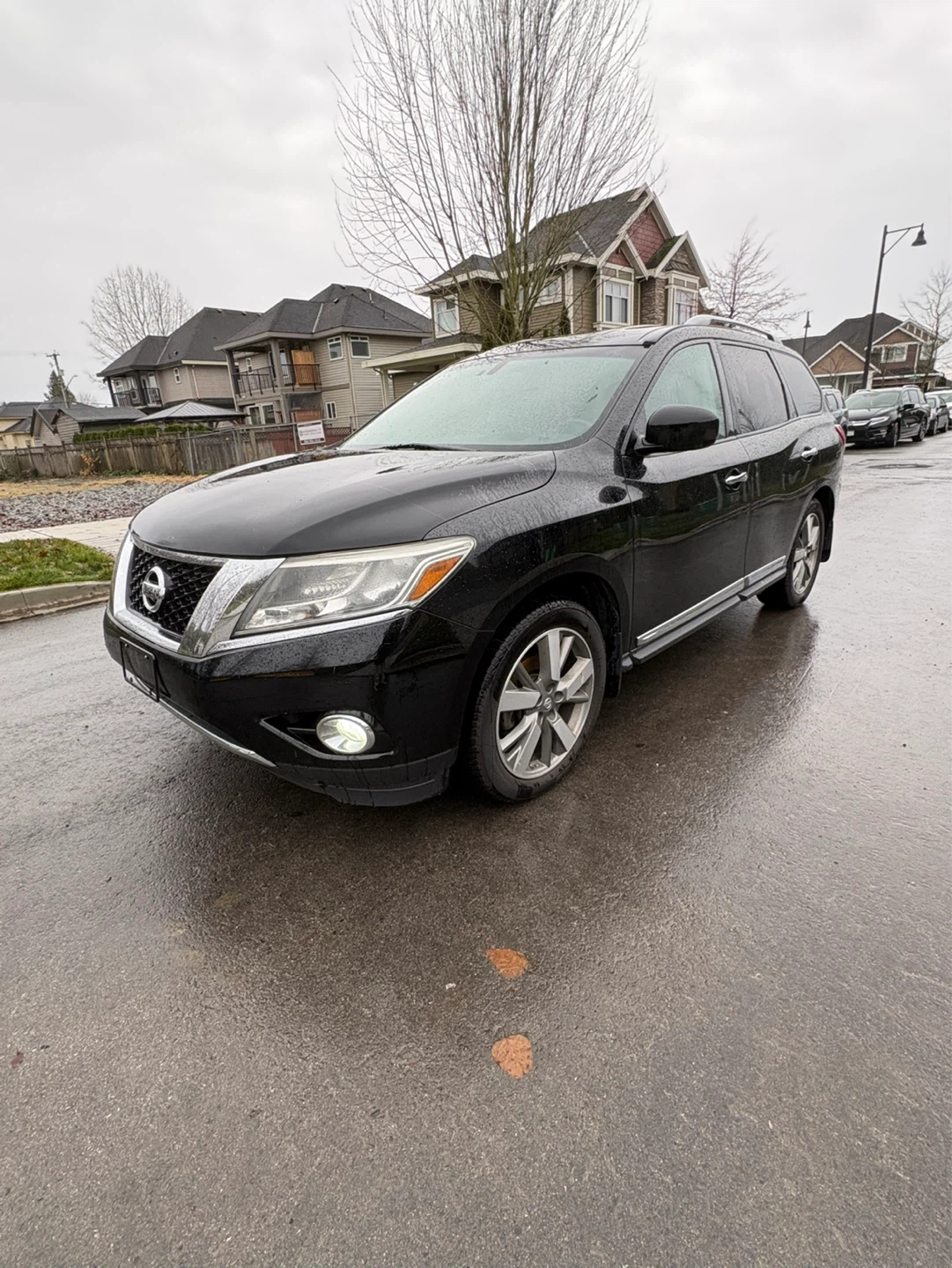 Black Nissan Pathfinder platinum 4WD - photo 2