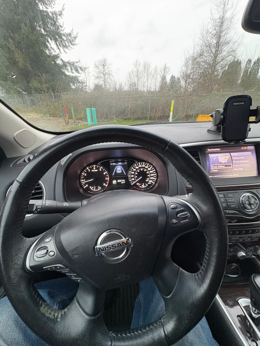 Black Nissan Pathfinder platinum 4WD - photo 3