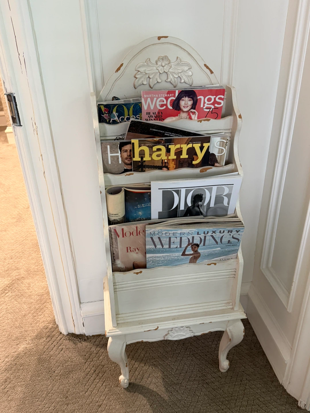 White vintage Magazine Rack Stand