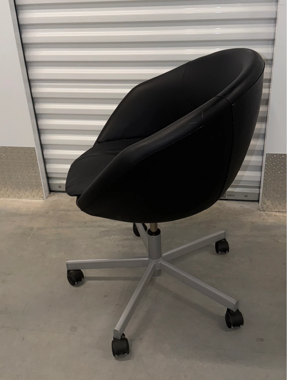 Modern Black Swivel Office Chair - photo 3