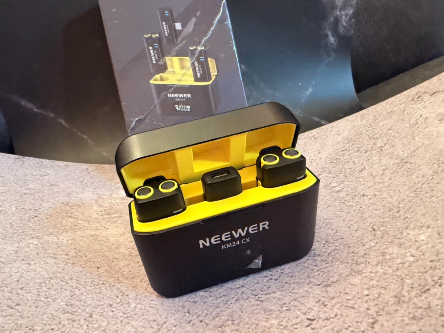 Neewer KM24 CX Wireless Lavalier Microphone System