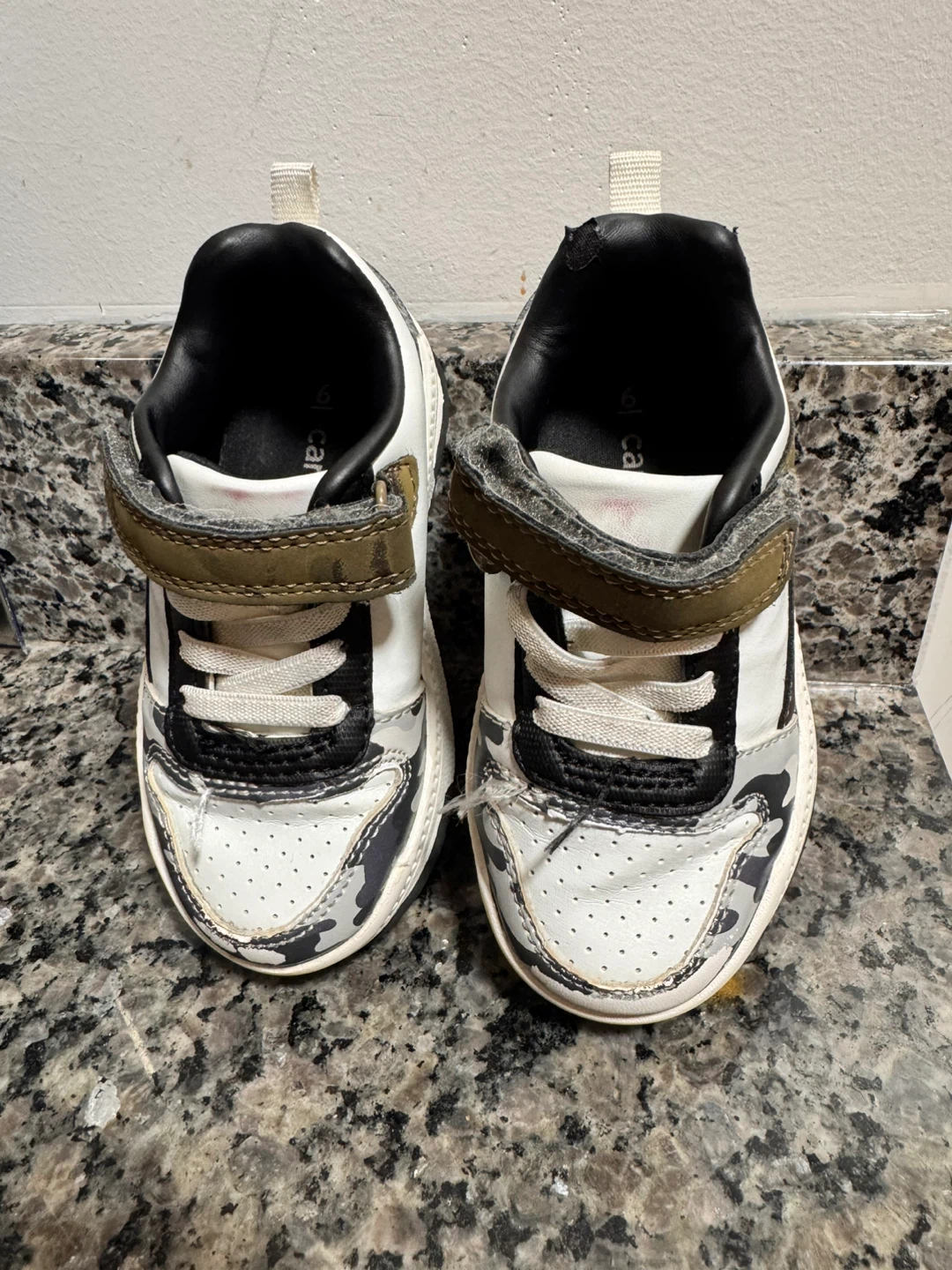 Carter's Kids Camo Sneakers Size 6m  Toddler