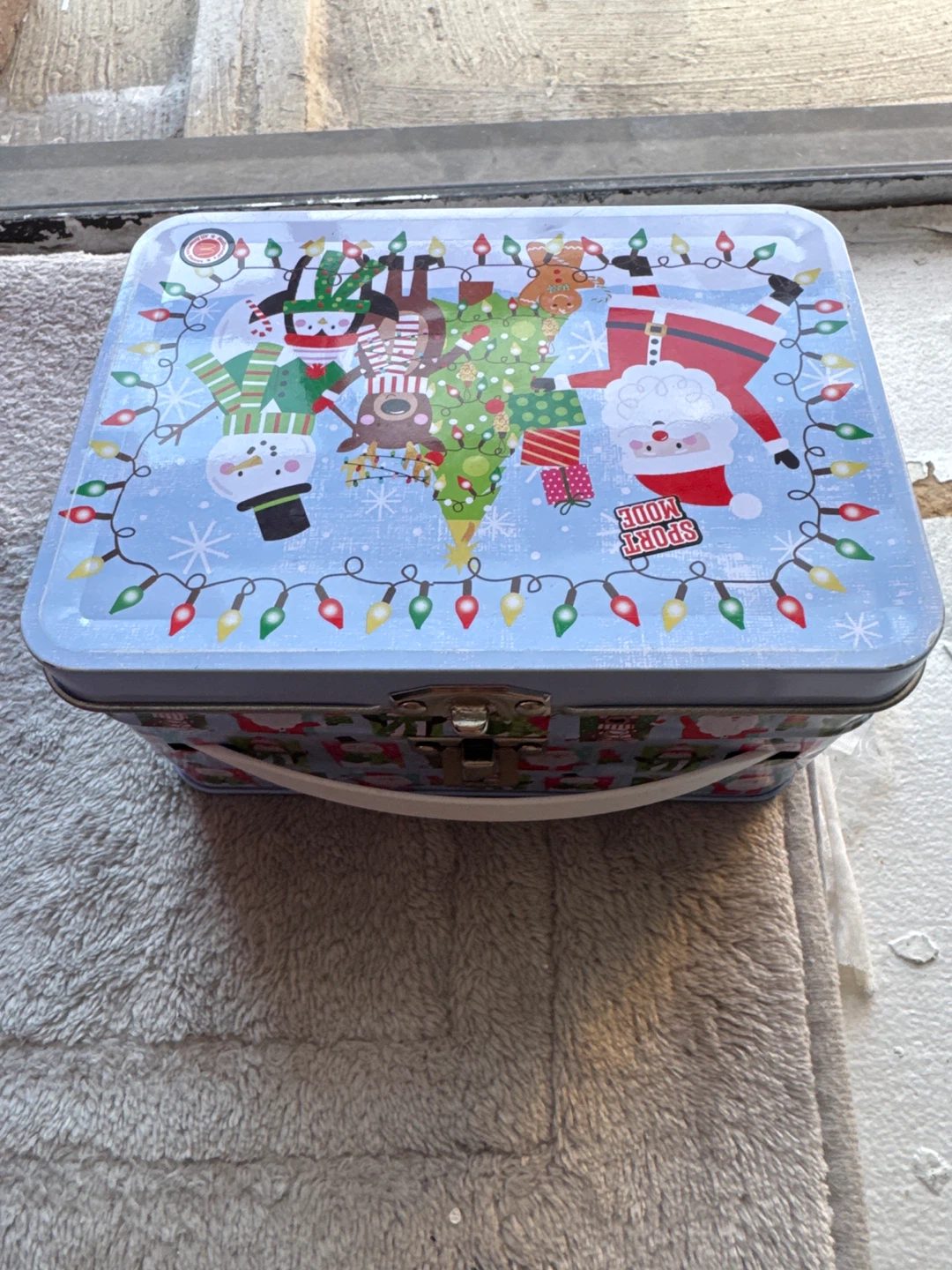Christmas Tin Lunch Box 🌳
