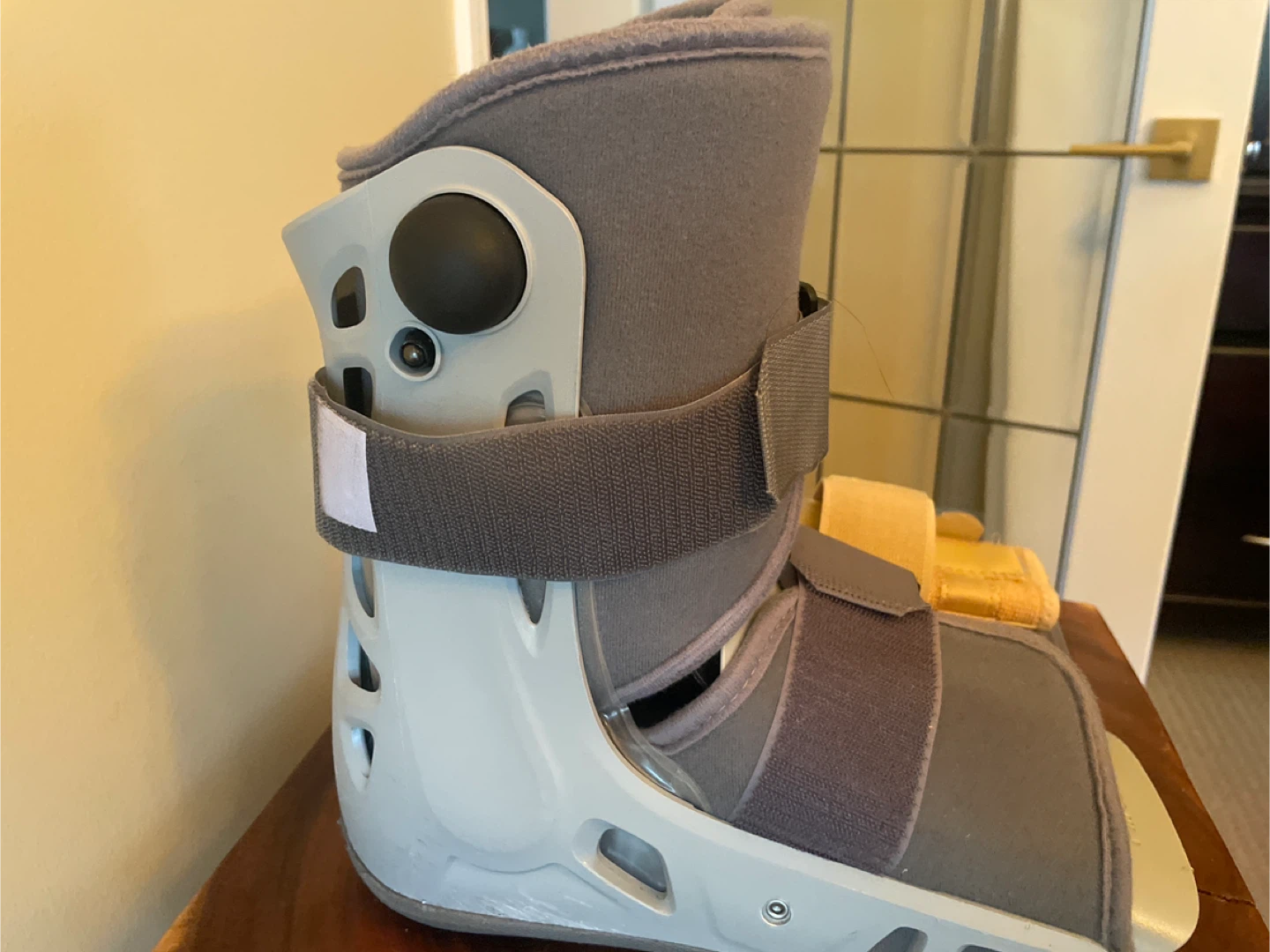 Aircast Walking Boot with Wrist Brace - photo 2