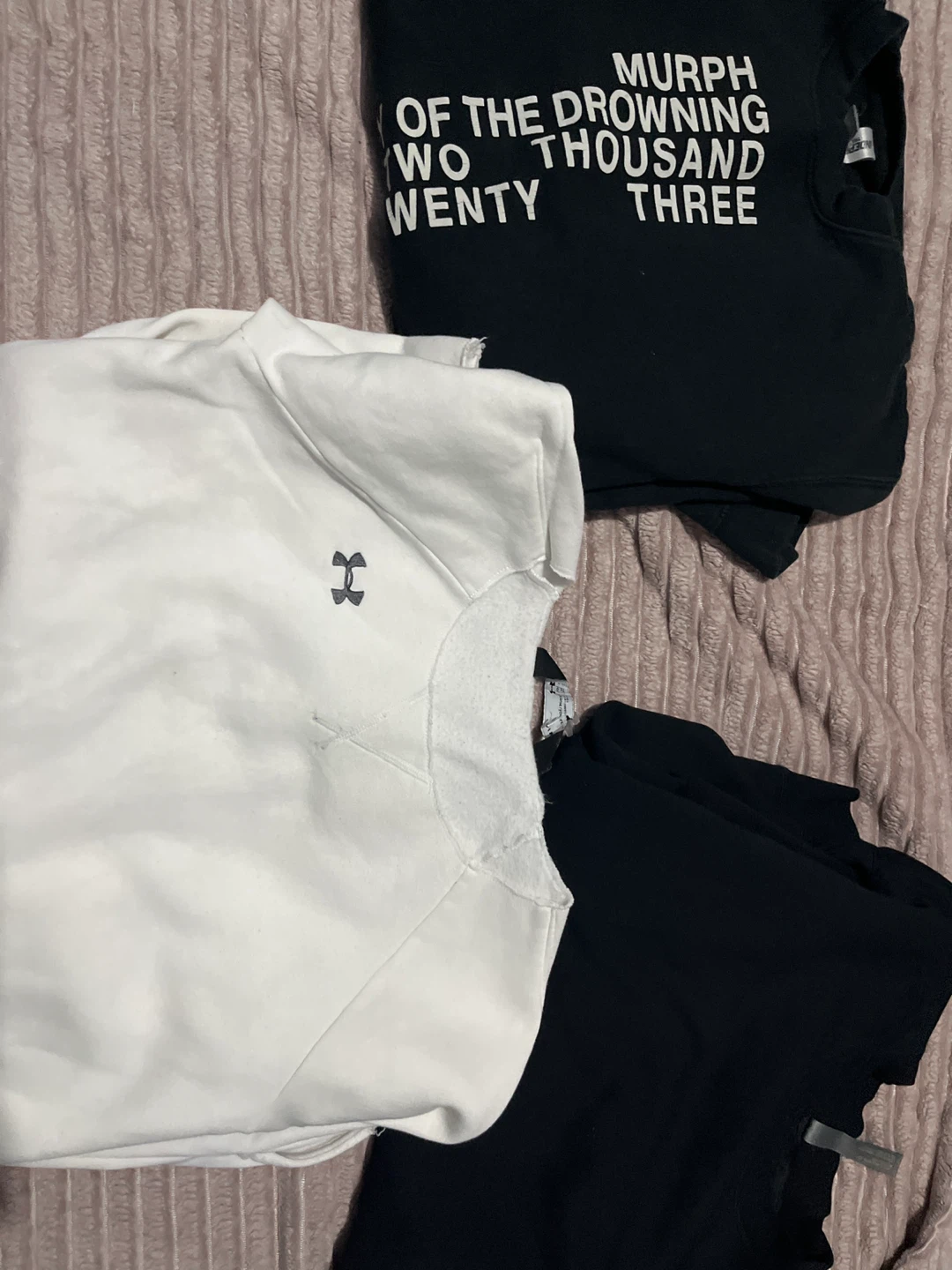 Bundle of 3 graphic sweatshirts - photo 2
