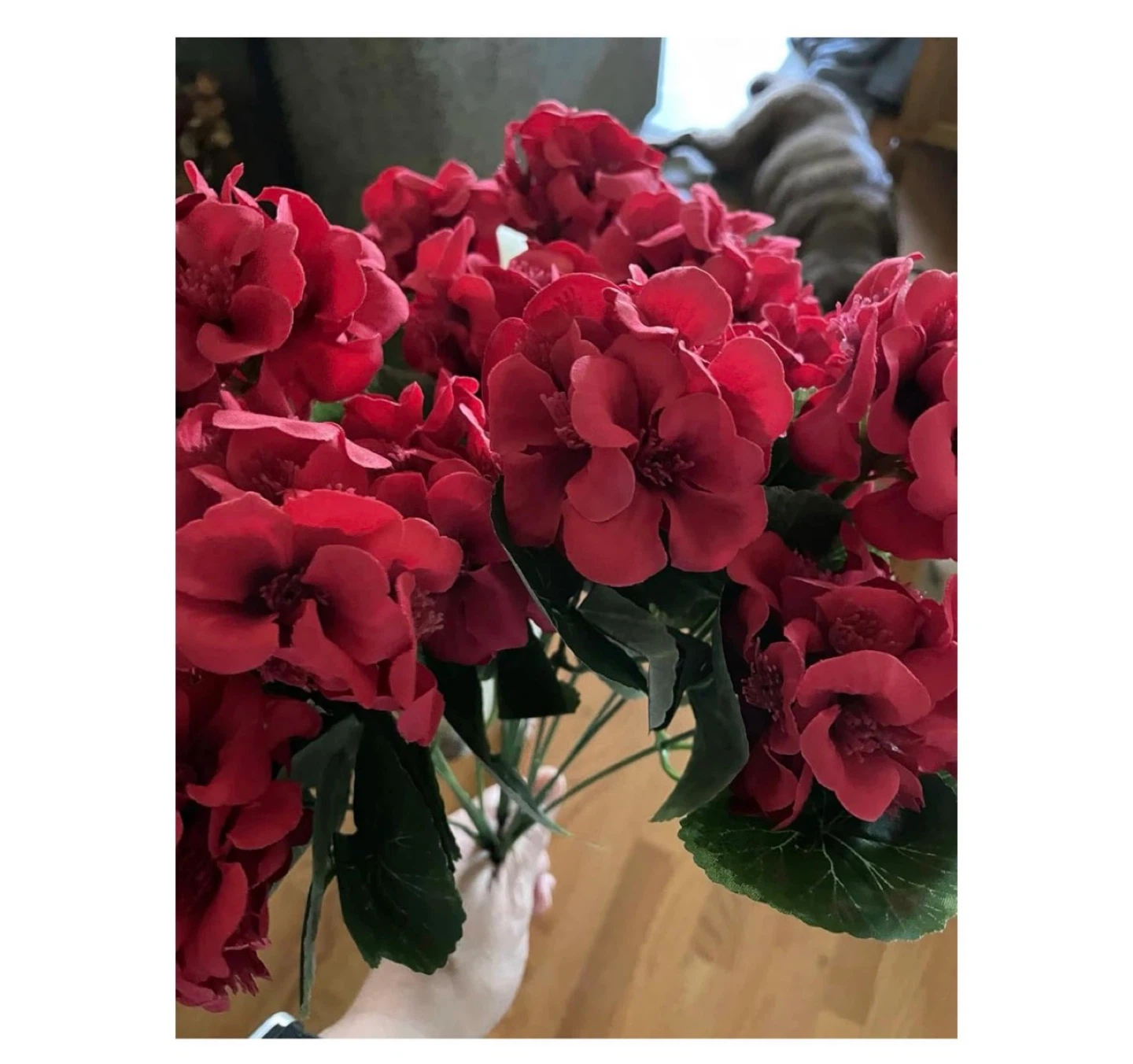 Brand new Outdoor Artificial Flowers Red 12 Bundles - photo 3