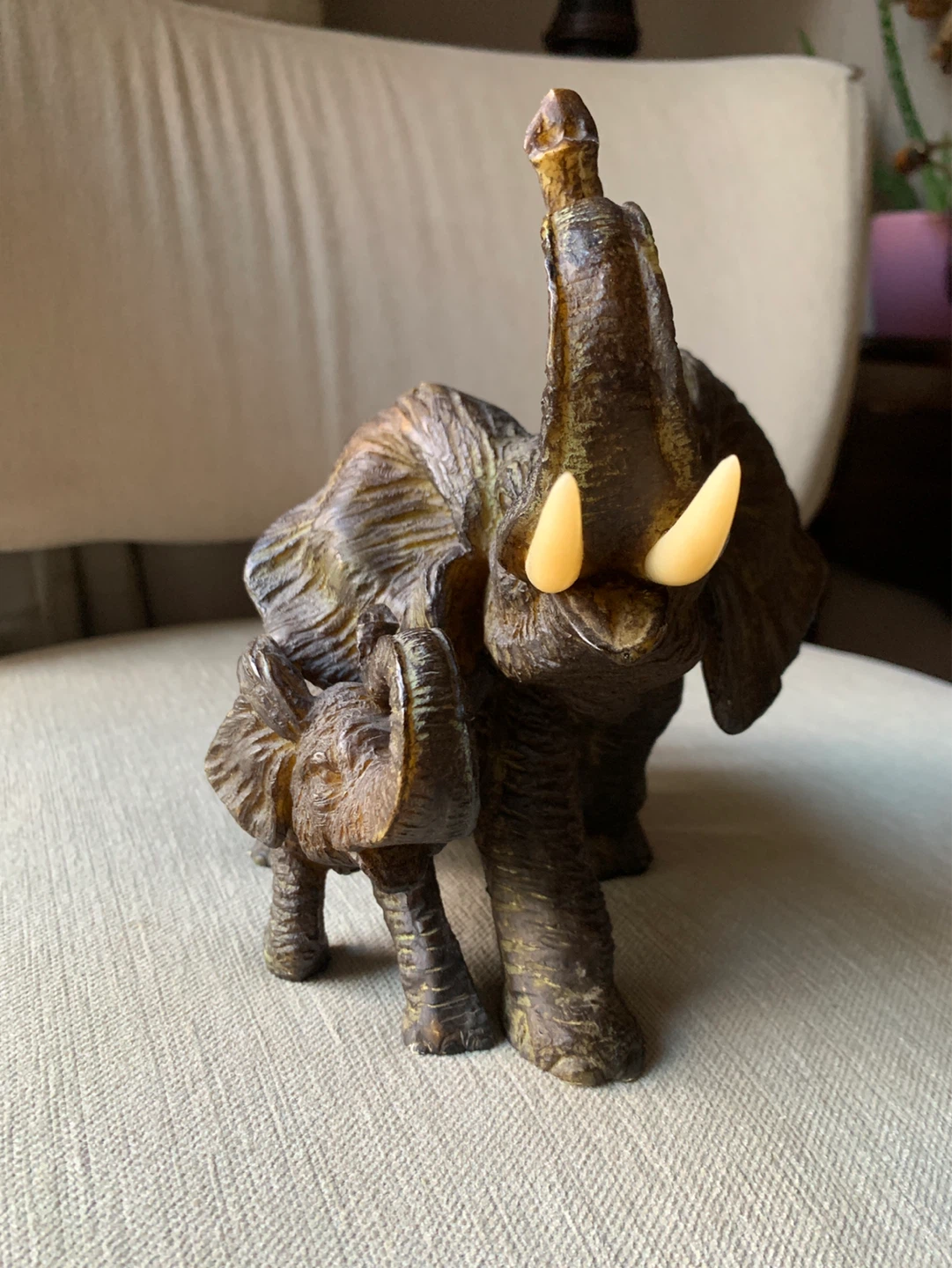 Very Unique Elephant Figurine with Baby - photo 3
