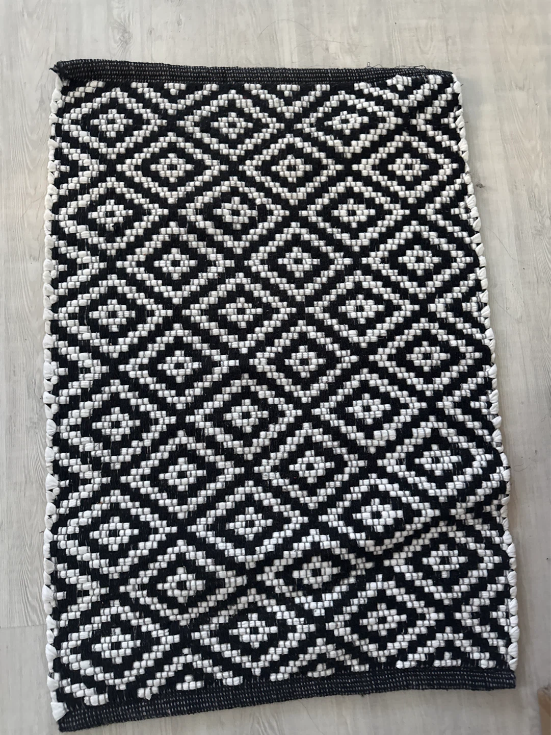 Black and White Diamond Patterned Rug (FlatWoven)