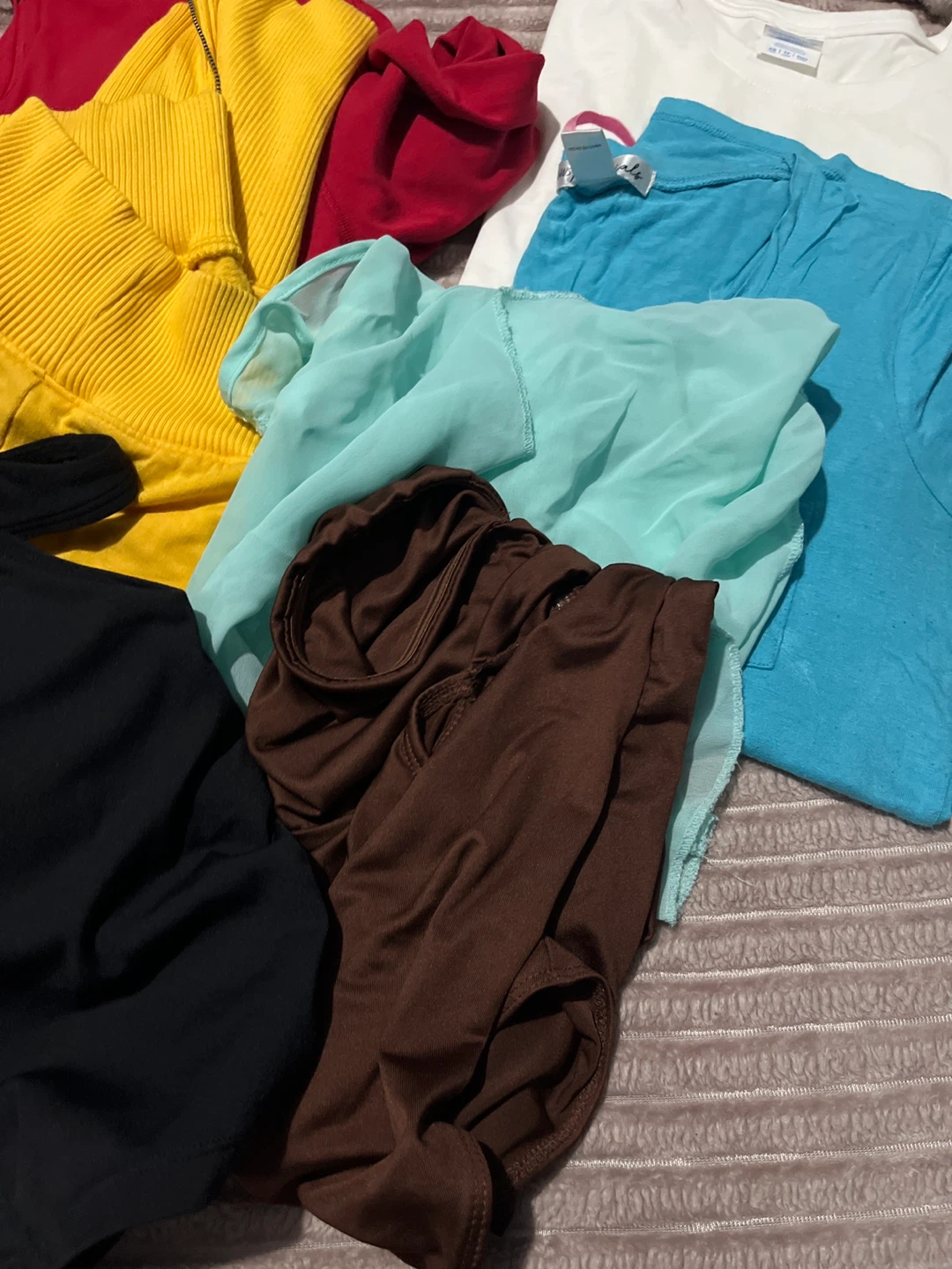 Bundle of women's tops - photo 2