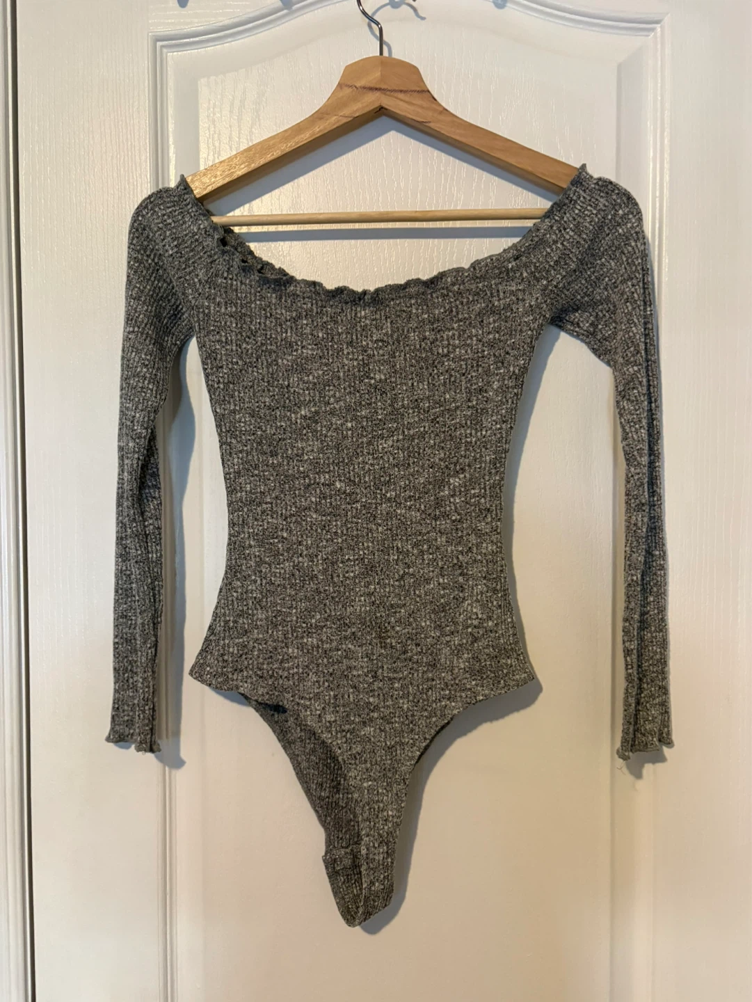 Grey Off-the-Shoulder Long Sleeve Bodysuit - photo 2