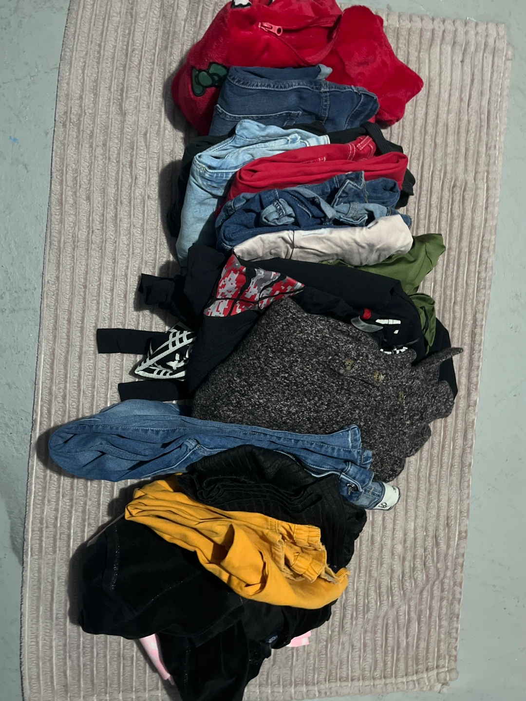 Bundle of assorted kids clothing