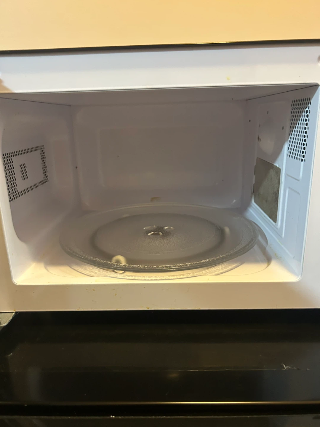 Hamilton Beach Microwave Oven - photo 4