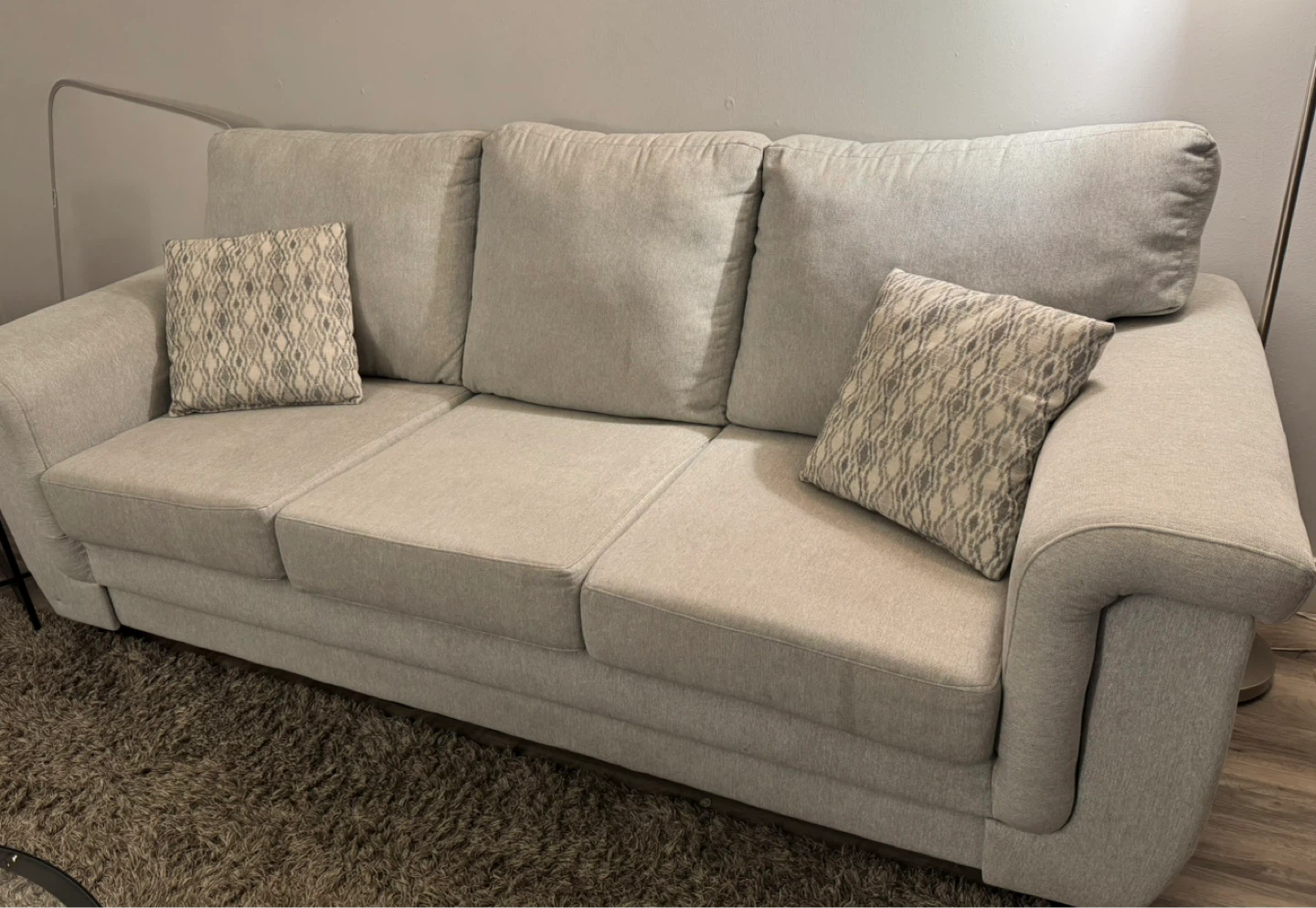 White/pearly sofa’s 2 - 3 seating