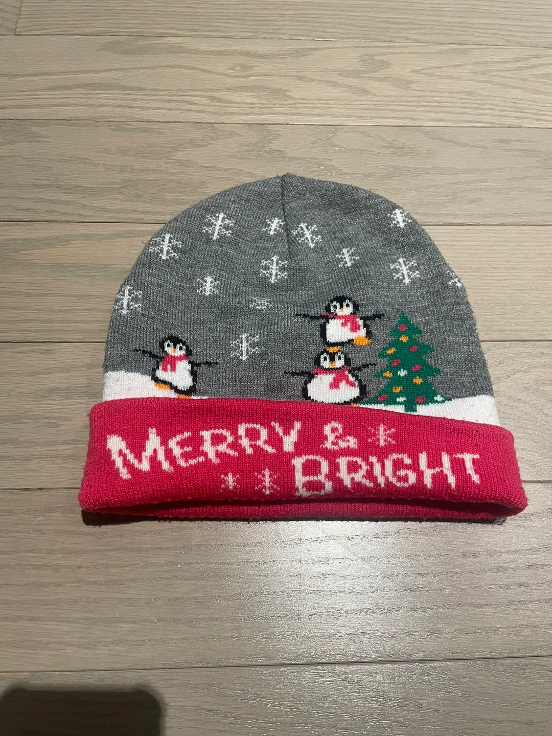 🆓 Grey "Merry & Bright" Penguin Christmas Beanie