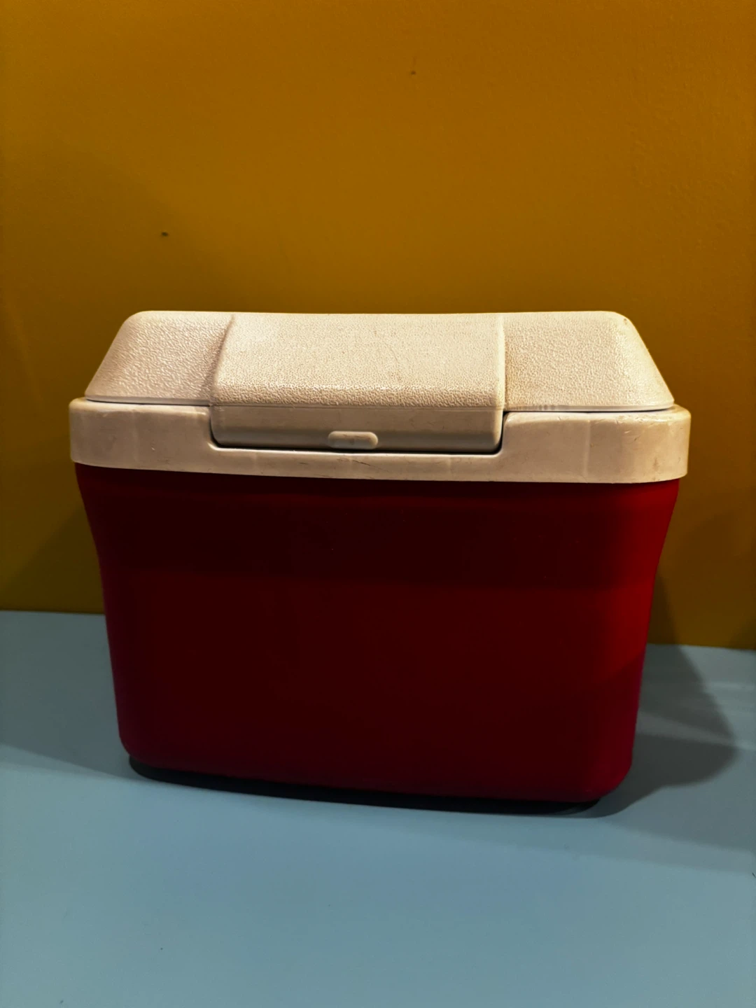 Rubbermaid Cooler Red/White - photo 3