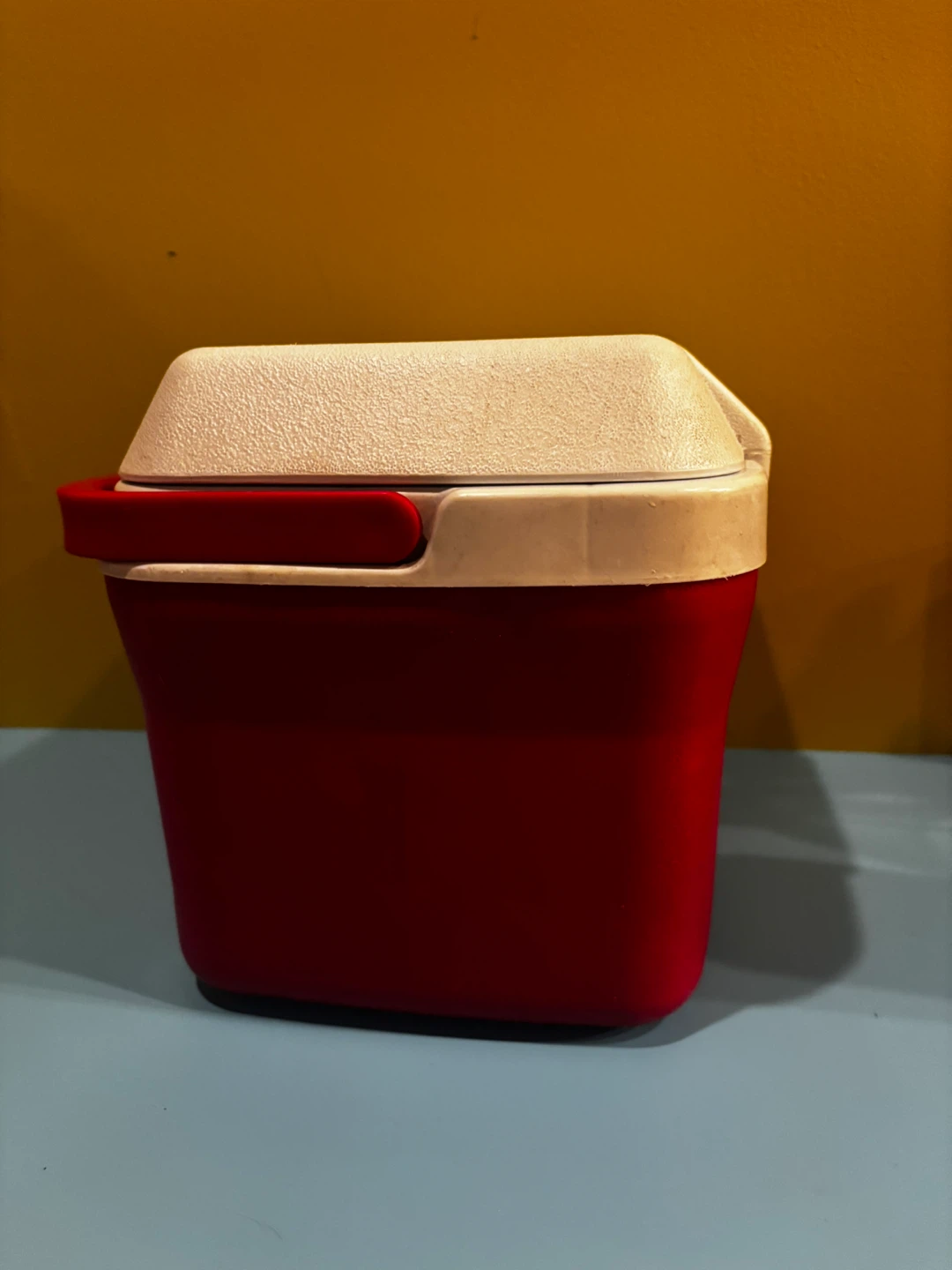 Rubbermaid Cooler Red/White - photo 2