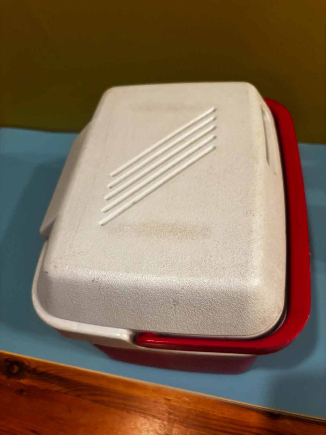 Rubbermaid Cooler Red/White - photo 4